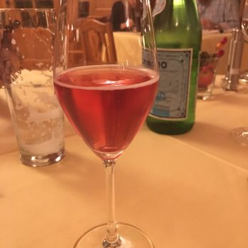 Restaurant Kandler - Prosecco mit Granatapfel - German Near Me - Oberding, BY
