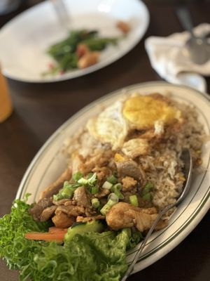 Woody's Wings N Things by null