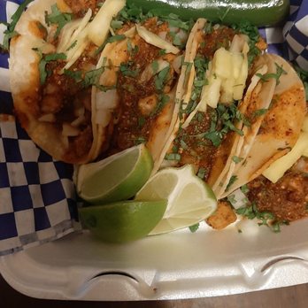 Las Guajolotas - Side view of tacos de AL carbon - Food Trucks Near Me Las Guajolotas - Side view of tacos de AL carbon - Food Trucks Near Me