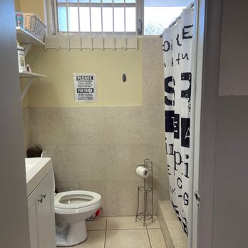 Athlas Traning Team - Womens bathroom - shower - Trainers Near Me - Fort Lauderdale, Florida Athlas Traning Team - Womens bathroom - shower - Trainers Near Me - Fort Lauderdale, Florida
