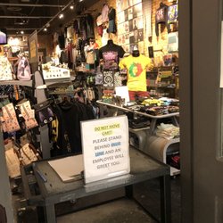 Hot Topic - Store