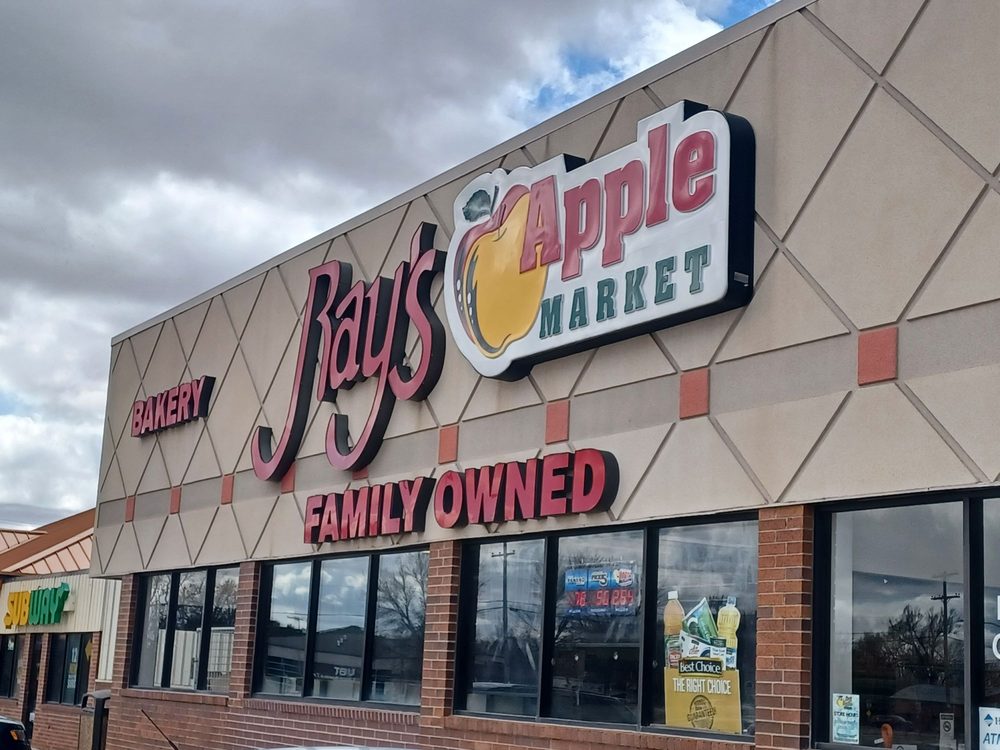 RAY’S APPLE MARKET Updated August 2024 1415 K St, Fairbury, Nebraska Grocery Phone