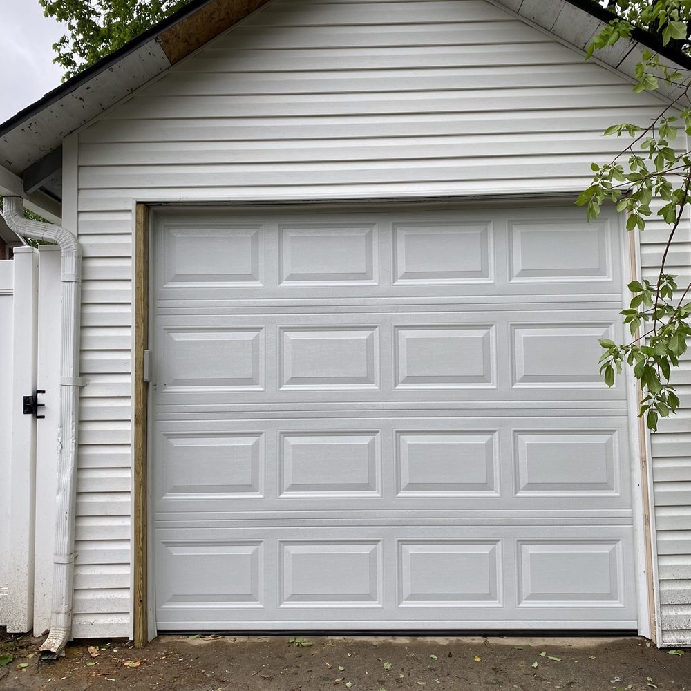 Insured Roofs - Garage door, siding - Roofing Near Me - Stafford, Virginia