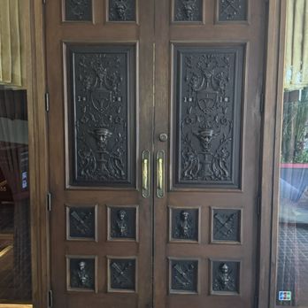 Hy's Steak House - Gorgeous door is the entrance to an exquisite dining experience you'll never forget! - Steakhouses Near Me - Honolulu, Hawaii
