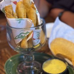 Los Bandidos De Carlos & Mickey's - Mini Flautas-chicken
