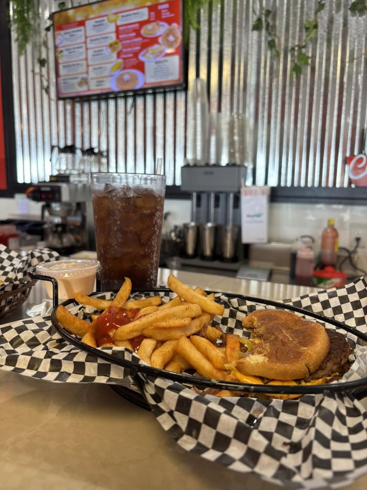 Celina's Diner Logo