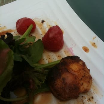 Allegria Hotel - Perfect scallops with raspberry sauce and mixed greens - Hotels Near Me - Long Beach, New York Allegria Hotel - Perfect scallops with raspberry sauce and mixed greens - Hotels Near Me - Long Beach, New York