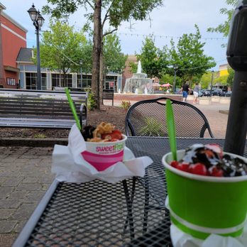 sweetFrog Premium Frozen Yogurt - Do-it-yourself Sundays with a nice view - Ice Cream & Frozen Yogurt Near Me - Williamsburg, Virginia sweetFrog Premium Frozen Yogurt - Do-it-yourself Sundays with a nice view - Ice Cream & Frozen Yogurt Near Me - Williamsburg, Virginia