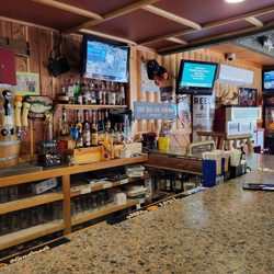 Traks Bar and Grill