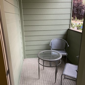 Plaza Inn and Suites - Outside patio would have been fun to use. Next time! - Hotels Near Me - Ashland, Oregon