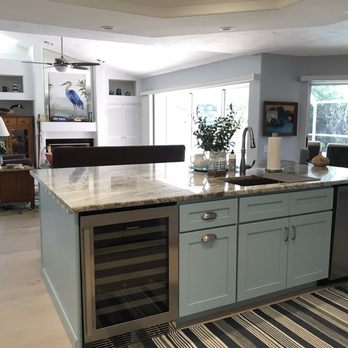 Total Remodeling Solutions - a kitchen with a center island - General Contractors Near Me Total Remodeling Solutions - a kitchen with a center island - General Contractors Near Me