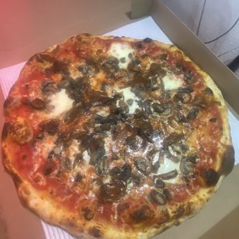 Capo Pazzo - 18" NY Classic with mushrooms and onions - Pizza Near Me - Sarasota, Florida