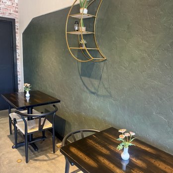 Loving Seed - Tables and interior - Acai Bowls Near Me - Clovis, California