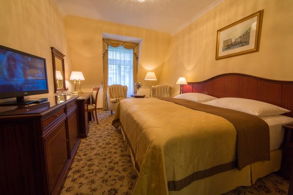 Hotel Romance by null
