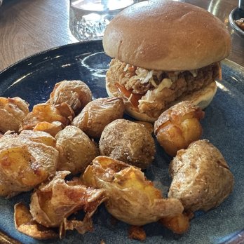 Brazen - Fried chicken sandwich - Canadian (New) Near Me - Banff, Alberta