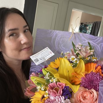 Highland Park Florist - Deal Of The Day  Hand Tied Bouquet - Florists Near Me - Los Angeles, California