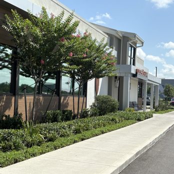 Cooper’s Hawk Winery & Restaurant - Outside - Wine Bars Near Me - Wesley Chapel, Florida