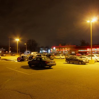 Billard Shooters - cars parked in a parking lot at night - Pool Halls Near Me - Pierrefonds, Quebec
