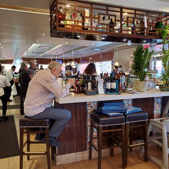 Jax Inn Diner - This is looking at the full bar, and towards the center and the right of the entrance. - Diners Near Me - Jackson Heights, New York