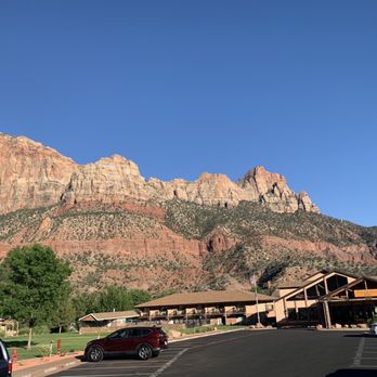 Bumbleberry Inn - This is the view of the inn from the parking lot.  Imagine waking up to this scenery each morning! - Hotels Near Me - Springdale, Utah