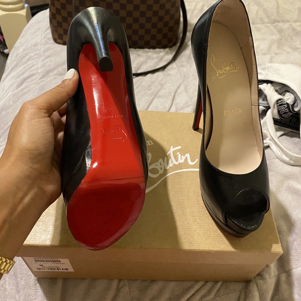 Glossy red sole protector Glossy red sole protector