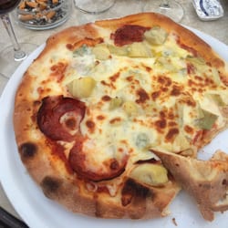 Villa Nova - Pizza 4 fromages avec salami et artichaut en supplément
