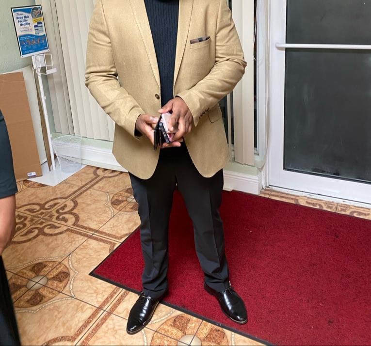 DELU CLOTHING ALTERATIONS & TAILORING Updated August 2024 17 Photos 822 Helena Dr, Lake