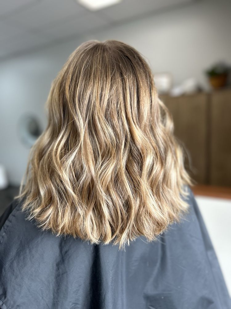 The Salty Blonde Salon Logo