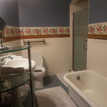 Cowslip's Boutique Vacation Rentals - Guest Houses Near Me - Ashland, Oregon