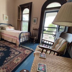 The Inn On Kelly's Island. - Front bedroom with porch