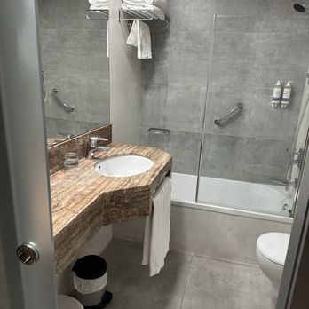 Hotel Balcon de Europa - Bathroom room 109 - Hotels Near Me - Nerja, Massachusetts