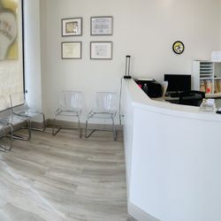 Hollywood Dental Group - Front office.