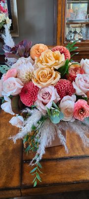 Loves Me Flowers by null