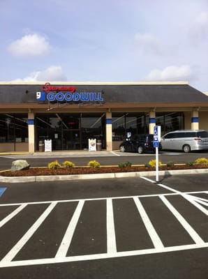 Goodwill christmas store spanaway