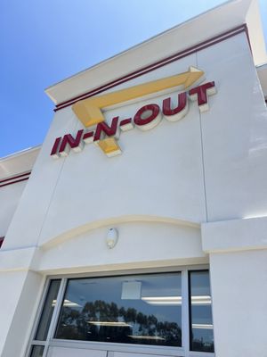 In-N-Out Burger by null