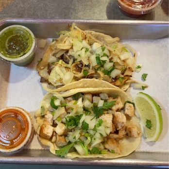 Salsas 4 Taqueria - Top: rib eye taco Bottom: grilled chicken taco - Mexican Near Me - Newington, Connecticut Salsas 4 Taqueria - Top: rib eye taco Bottom: grilled chicken taco - Mexican Near Me - Newington, Connecticut