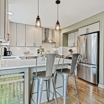Olin Sells Chicago - @properties - 5410 N. Hoyne - Real Estate Agents Near Me - Chicago, Illinois