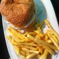 Hamburgueria do Bairro - Hambúrguer do bairro, bem confeccionado, sabores agradáveis , batata frita ? Fria !