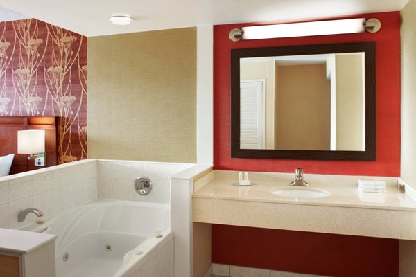 Courtyard Marriott Niagara Falls Ontario Reviews COURTYARD BY MARRIOTT - Updated November 2024 - 124 Photos & 71 Reviews