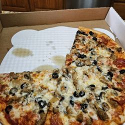 Good Times Pizza - The Favorite with added olives