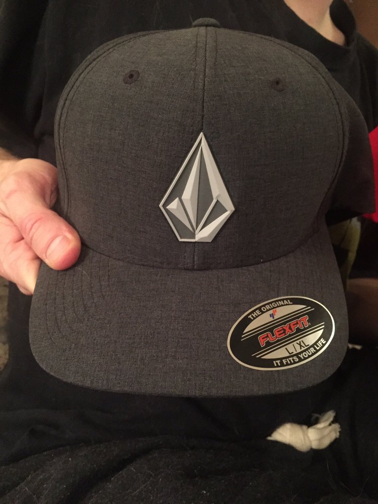 LIDS Updated September 2024 293 Valley River Ctr, Eugene, Oregon