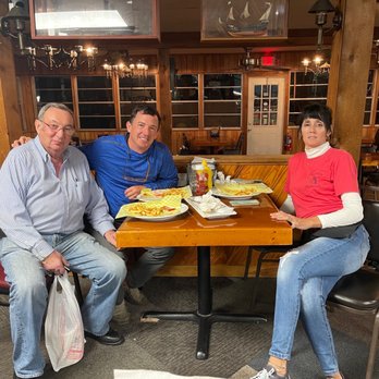 Sandy Point Restaurant - three people sitting at a table - American Near Me - Branford, Florida Sandy Point Restaurant - three people sitting at a table - American Near Me - Branford, Florida