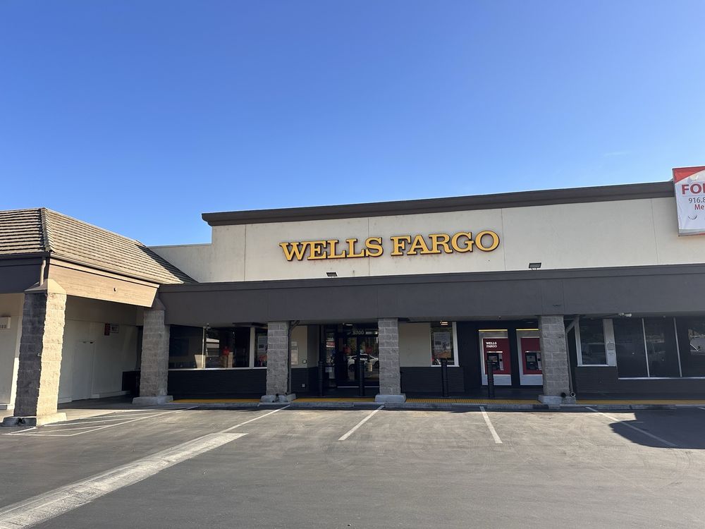 WELLS FARGO BANK - Updated July 2025 - 18 Reviews - 5700 Folsom Blvd