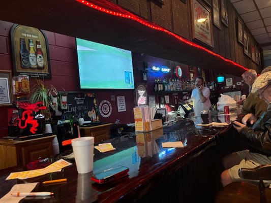 Ellie's Crow Bar Lounge by null