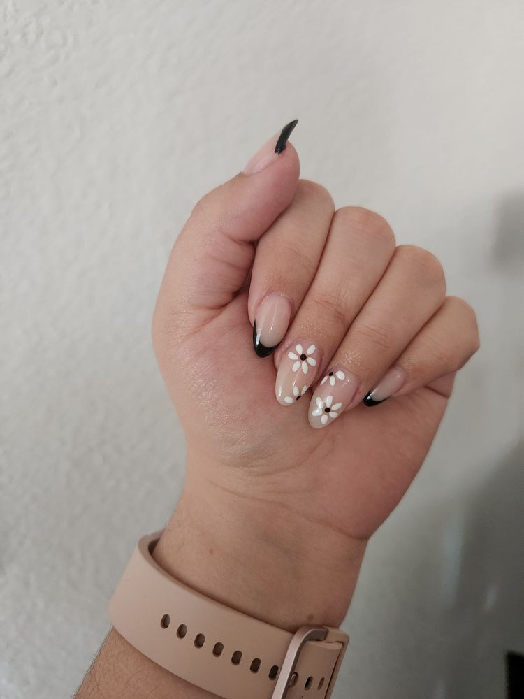 Elite Nails Logo