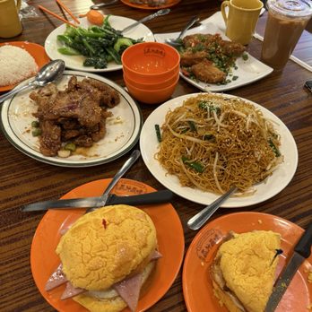 Alice’s Kitchen - Pineapple Bun Sandwich, Sweet and Sour Pork, S, Fried Chicken, Soy Sauce Chow Mein, Sautéed Vegetables - Noodles Near Me - Temple City, California