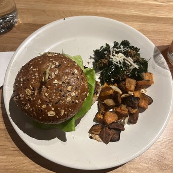 True Food Kitchen - Turkey burger - New American Near Me - Gaithersburg, Maryland