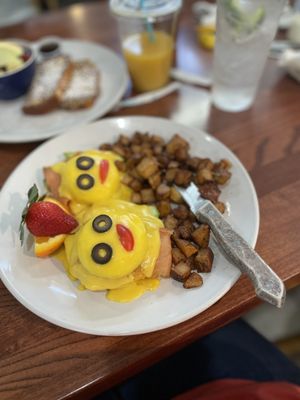 Yummies Bistro by null