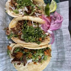El Guero - Tacos de asada and pastor