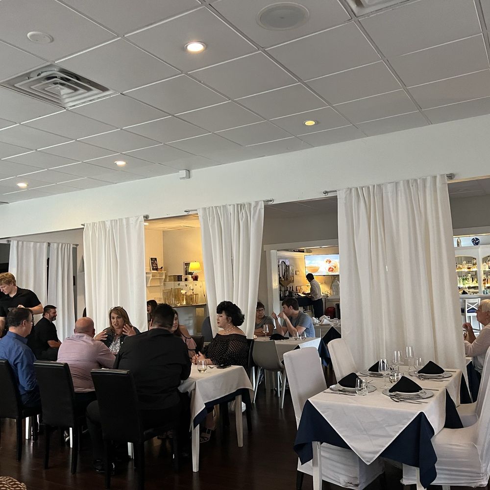 Casa Cosenza - Beautiful and elegant atmosphere - Italian Near Me - Oldsmar, Florida